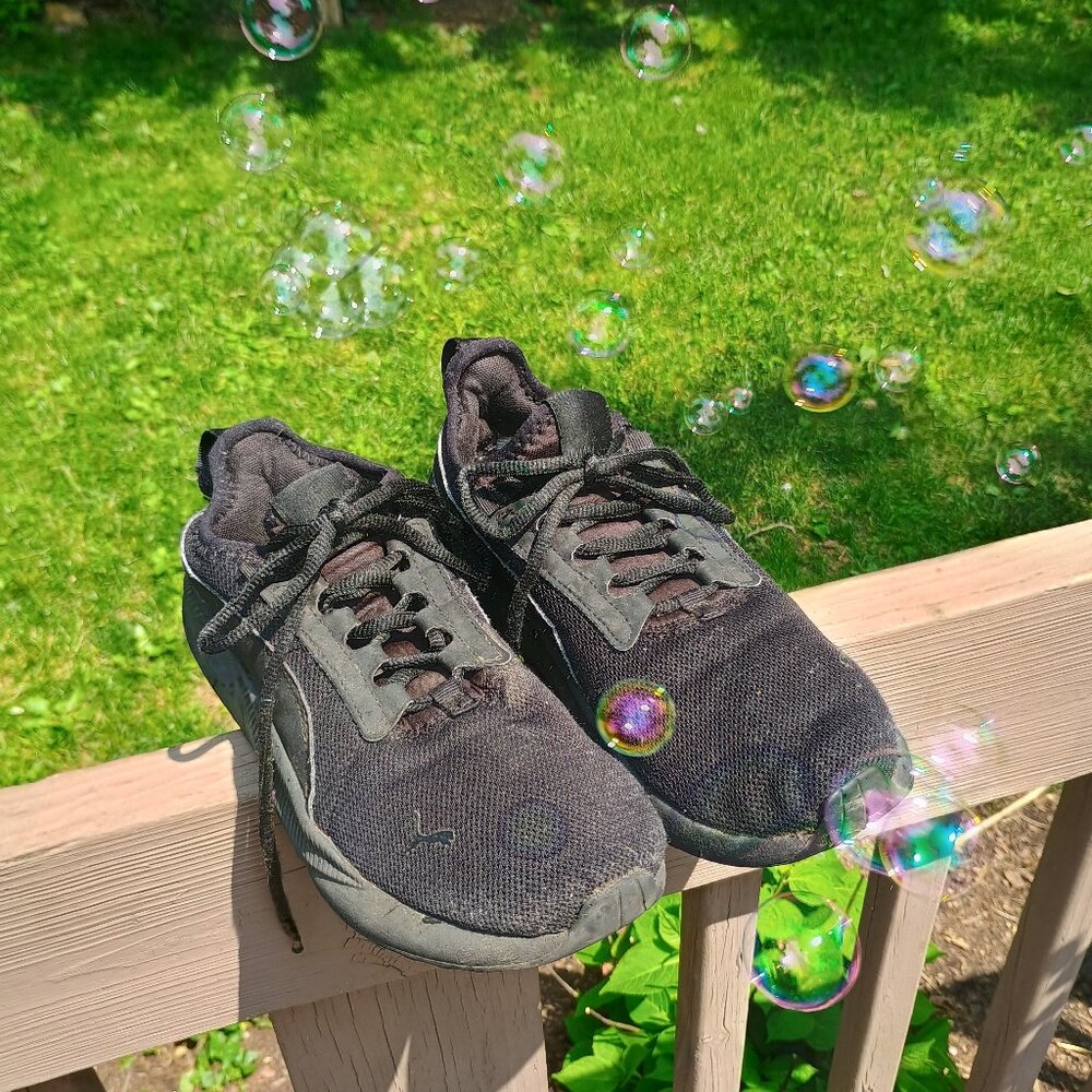 Black Puma boy's tennis shoes size 7